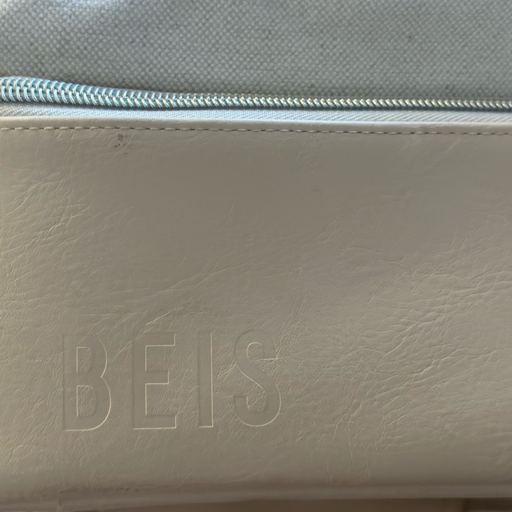 Stylish BEIS weekender bag - Picture 3 of 9